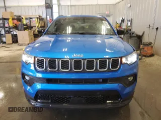 2024 Jeep Compass Latitude Lux with VIN 3C4NJDFN5RT155253, listed as a Copart auction lot 42655665 with 2,130 mi miles and Salvage title. Bid and sale history available at DreamBid. Image 5.