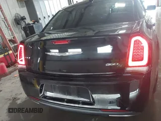 2019 Chrysler 300 with VIN 2C3CCABG6KH617913, listed as a IAAI auction lot 41558437 with 113,073 mi miles. Bid and sale history available at carsss.com. Image 17.