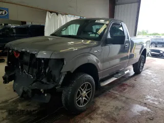 2013 Ford F-150 XL z VIN 1FTNF1EF9DKD63737, wystawiony jako Copart lot #57023185 z przebiegiem 47 489 mil mil oraz Szkoda całkowita • Salvage title. Historia ofert i sprzedaży dostępna na DreamBid. Obrazek 1.
