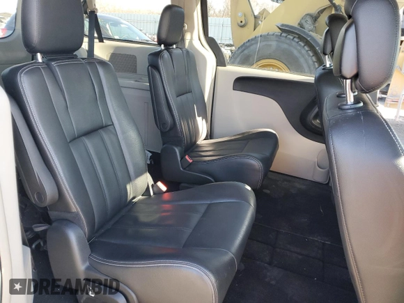 2015 Chrysler Town & Country LX with VIN 2C4RC1AG2FR675606, listed as a Copart auction lot 88864295 with 39,985 mi miles and Clean Title. Bid and sale history available at carsss.com. Image 11.