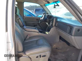 2006 Chevrolet Suburban Z71 with VIN 3GNFK16ZX6G127740, listed as a IAAI auction lot 41705869 with 251,715 mi miles and . Bid and sale history available at DreamBid. Image 5.