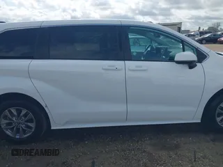 2024 Toyota Sienna LE with VIN 5TDKRKEC5RS196136, listed as a IAAI auction lot 41766022 with 26,044 mi miles. Bid and sale history available at carsss.com. Image 13.
