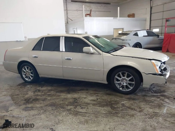 2011 Cadillac DTS Luxury Collection with VIN 1G6KD5E68BU151058, listed as a IAAI auction lot 41433526 with 118,815 mi miles. Bid and sale history available at carsss.com. Image 14.
