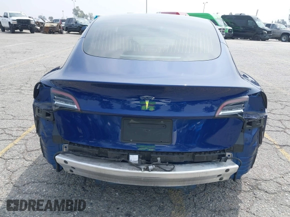 2020 Tesla Model 3 Standard Range Plus z VIN 5YJ3E1EA8LF785010, wystawiony jako IAAI lot #42130951 z przebiegiem 90 072 mil mil oraz . Historia ofert i sprzedaży dostępna na DreamBid. Obrazek 20.