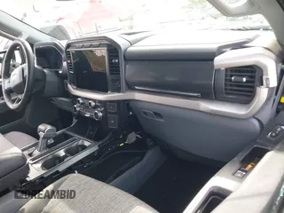 2023 Ford F-150 Lightning Pro z VIN 1FTVW1ELXPWG15885, wystawiony jako IAAI lot #41631871 z przebiegiem 88 151 mil mil oraz . Historia ofert i sprzedaży dostępna na DreamBid. Obrazek 5.