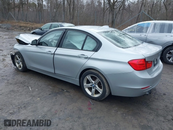 2013 BMW 3 Series 328i xDrive with VIN WBA3B5C59DF595961, listed as a IAAI auction lot 41951160 with 111,517 mi miles. Bid and sale history available at carsss.com. Image 3.