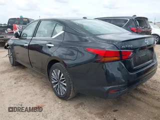 2025 Nissan Altima SV with VIN 1N4BL4DW1SN348584, listed as a IAAI auction lot 42153182 with 9,047 mi miles and . Bid and sale history available at DreamBid. Image 3.