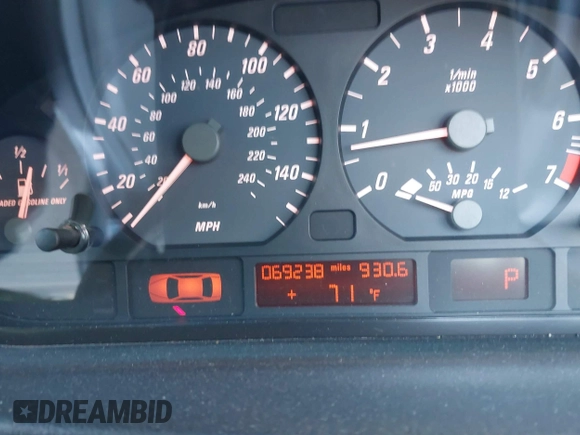 2005 BMW 3 Series 325Ci with VIN WBABW33475PL38577, listed as a IAAI auction lot 41734505 with 69,238 mi miles and . Bid and sale history available at carsss.com. Image 7.