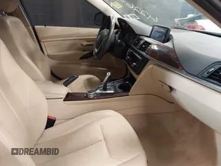 2015 BMW 3 Series 328i xDrive с VIN WBA3B5G55FNS13718, выставлен на аукционе IAAI как лот 42264153 с пробегом 180 428 миль миль и . История ставок и продаж доступна на DreamBid. Изображение 5.