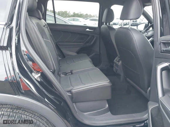 2022 Volkswagen Tiguan SEL R-Line with VIN 3VV4B7AX0NM177167, listed as a IAAI auction lot 41244023 with 16,312 mi miles. Bid and sale history available at carsss.com. Image 8.