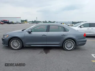2016 Volkswagen Passat SE z VIN 1VWBT7A36GC007977, wystawiony jako IAAI lot #42433371 z przebiegiem 124 064 mil mil oraz . Historia ofert i sprzedaży dostępna na DreamBid. Obrazek 14.