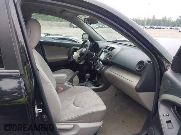 2012 Toyota RAV4 z VIN 2T3BF4DV4CW198537, wystawiony jako IAAI lot #42457596 z przebiegiem 136 904 mil mil oraz . Historia ofert i sprzedaży dostępna na DreamBid. Obrazek 5.