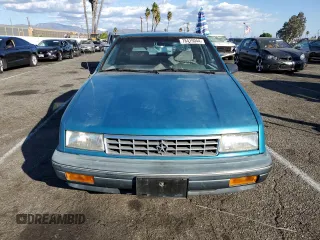 1991 Plymouth Sundance z VIN 1P3XP24D6MN564571, wystawiony jako Copart lot #78415044 z przebiegiem 50 625 mil mil oraz Tytuł czysty. Historia ofert i sprzedaży dostępna na DreamBid. Obrazek 5.