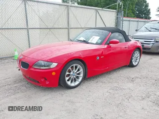 2005 BMW Z4 2.5i z VIN 4USBT33585LS57058, wystawiony jako IAAI lot #42263823 z przebiegiem 122 697 mil mil oraz . Historia ofert i sprzedaży dostępna na DreamBid. Obrazek 2.