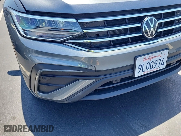 2024 Volkswagen Tiguan SE with VIN 3VV3B7AX8RM107014, listed as a IAAI auction lot 42734341 with 27,789 mi miles and . Bid and sale history available at DreamBid. Image 4.