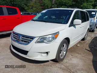 2011 Volkswagen Routan z VIN 2V4RW5DGXBR691854, wystawiony jako IAAI lot #42348045 z przebiegiem 171 002 mil mil oraz . Historia ofert i sprzedaży dostępna na DreamBid. Obrazek 2.