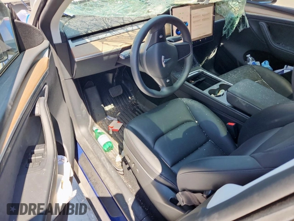2024 Tesla Model Y Long Range z VIN 7SAYGDEE3RA238059, wystawiony jako Copart lot #61395925 z przebiegiem 14 991 mil mil oraz Szkoda całkowita • Salvage title. Historia ofert i sprzedaży dostępna na DreamBid. Obrazek 8.