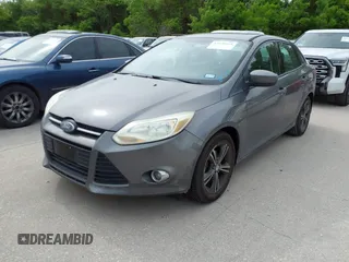 2012 Ford Focus SE with VIN 1FAHP3F25CL122340, listed as a IAAI auction lot 42070565 with 186,662 mi miles. Bid and sale history available at carsss.com. Image 2.