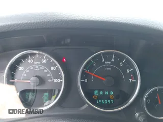 2012 Jeep Wrangler Sahara z VIN 1C4AJWBGXCL100527, wystawiony jako IAAI lot #42394623 z przebiegiem 126 097 mil mil oraz . Historia ofert i sprzedaży dostępna na DreamBid. Obrazek 7.