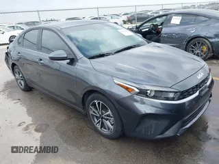 2022 Kia Forte LXS z VIN 3KPF24AD0NE455801, wystawiony jako IAAI lot #41957001 z przebiegiem 41 971 mil mil oraz . Historia ofert i sprzedaży dostępna na DreamBid. Obrazek 1.