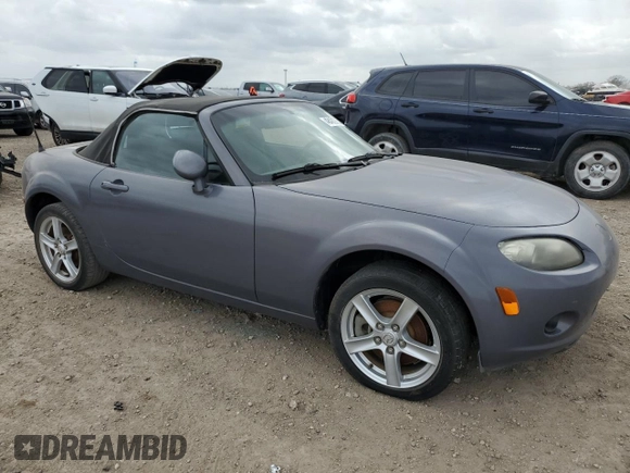 2007 Mazda MX-5 Miata Sport z VIN JM1NC25F970134960, wystawiony jako Copart lot #48422265 z przebiegiem 149 357 mil mil oraz Czysty tytuł • Clean title. Historia ofert i sprzedaży dostępna na DreamBid. Obrazek 4.