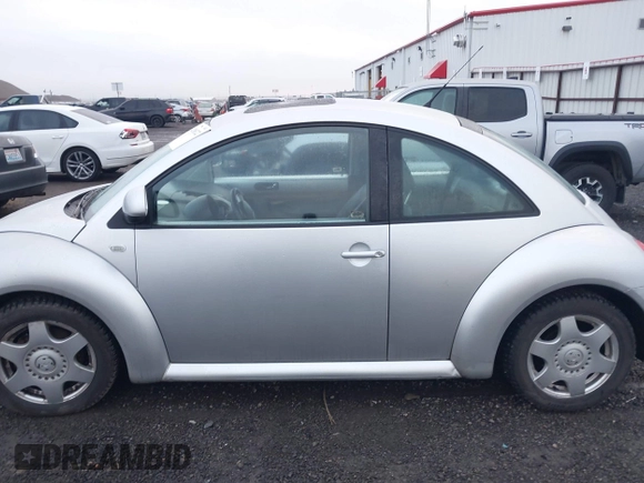 2000 Volkswagen Beetle GLX с VIN 3VWDD21C6YM469268, выставлен на аукционе IAAI как лот 41208322 с пробегом 169 546 миль миль и . История ставок и продаж доступна на DreamBid. Изображение 15.