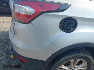 2017 Ford Escape SE with VIN 1FMCU0GD0HUB35831, listed as a IAAI auction lot 41897132 with 213,117 mi miles. Bid and sale history available at carsss.com. Image 6.