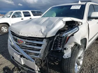 2019 Cadillac Escalade ESV Platinum with VIN 1GYS4KKJ8KR208702, listed as a IAAI auction lot 41709790 with 73,839 mi miles. Bid and sale history available at carsss.com. Image 6.