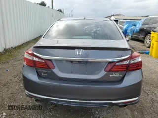 2017 Honda Accord Touring with VIN 1HGCR3F97HA000952, listed as a Copart auction lot 60136685 with 209,493 mi miles and Salvage title. Bid and sale history available at DreamBid. Image 6.