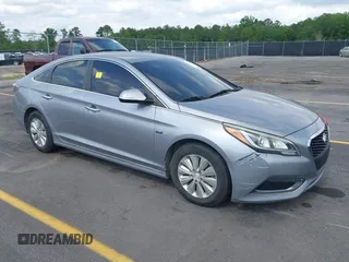 2016 Hyundai Sonata Hybrid SE with VIN KMHE24L15GA039176, listed as a IAAI auction lot 42135751 with 135,592 mi miles. Bid and sale history available at carsss.com. Image 1.