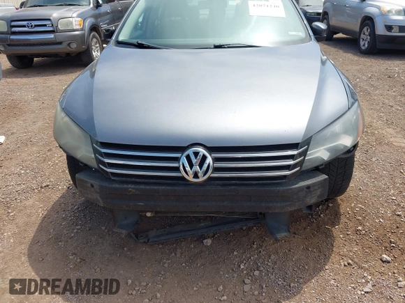 2013 Volkswagen Passat SE z VIN 1VWBP7A39DC100136, wystawiony jako IAAI lot #42071240 z przebiegiem 251 825 mil mil oraz . Historia ofert i sprzedaży dostępna na DreamBid. Obrazek 6.