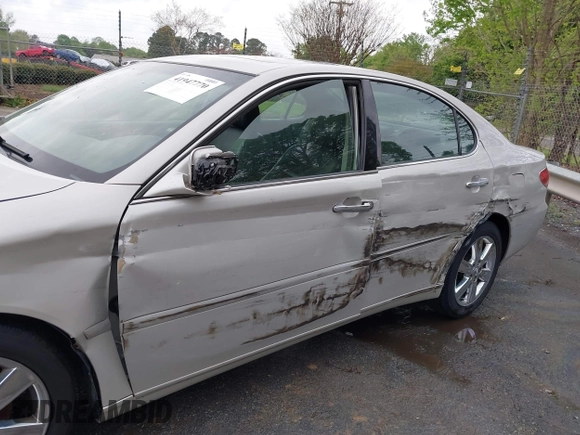 2005 Lexus ES 330 with VIN JTHBA30G755069068, listed as a IAAI auction lot 41947770 with 274,531 mi miles. Bid and sale history available at carsss.com. Image 6.