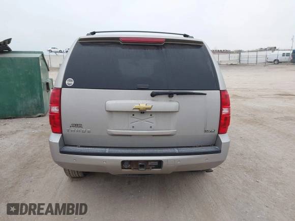 2007 Chevrolet Tahoe LTZ z VIN 1GNFK13037J332824, wystawiony jako IAAI lot #41505874 z przebiegiem 219 823 mil mil oraz . Historia ofert i sprzedaży dostępna na DreamBid. Obrazek 16.