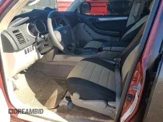 2005 Toyota 4Runner SR5 z VIN JTEZU14R558027967, wystawiony jako Copart lot #70838584 z przebiegiem 151 101 mil mil oraz Czysty tytuł • Clean title. Historia ofert i sprzedaży dostępna na DreamBid. Obrazek 7.