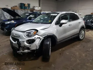 2016 FIAT 500X Lounge z VIN ZFBCFYDT2GP476205, wystawiony jako Copart lot #46474235 z przebiegiem 49 394 mil mil oraz Szkody całkowita. Historia ofert i sprzedaży dostępna na DreamBid. Obrazek 1.