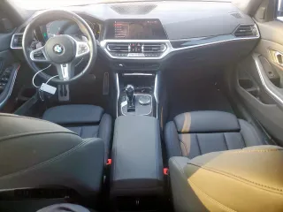 2021 BMW 3 Series 330i z VIN 3MW5R1J08M8B56862, wystawiony jako Copart lot #52976585 z przebiegiem 41 867 mil mil oraz Czysty tytuł • Clean title. Historia ofert i sprzedaży dostępna na DreamBid. Obrazek 8.