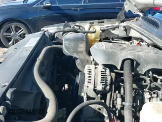 2005 Chevrolet Silverado 1500 LS z VIN 2GCEC13T651224619, wystawiony jako IAAI lot #41663773 z przebiegiem 190 453 mil mil oraz . Historia ofert i sprzedaży dostępna na DreamBid. Obrazek 12.