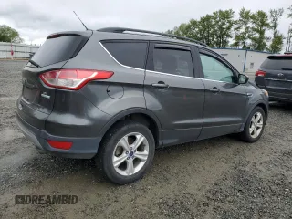 2016 Ford Escape SE z VIN 1FMCU0GX9GUC69200, wystawiony jako Copart lot #57565265 z przebiegiem 131 353 mil mil oraz Czysty tytuł • Clean title. Historia ofert i sprzedaży dostępna na DreamBid. Obrazek 3.