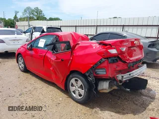 2017 Chevrolet Cruze LS z VIN 1G1BC5SM5H7125052, wystawiony jako IAAI lot #42201354 z przebiegiem 138 454 mil mil oraz . Historia ofert i sprzedaży dostępna na DreamBid. Obrazek 3.