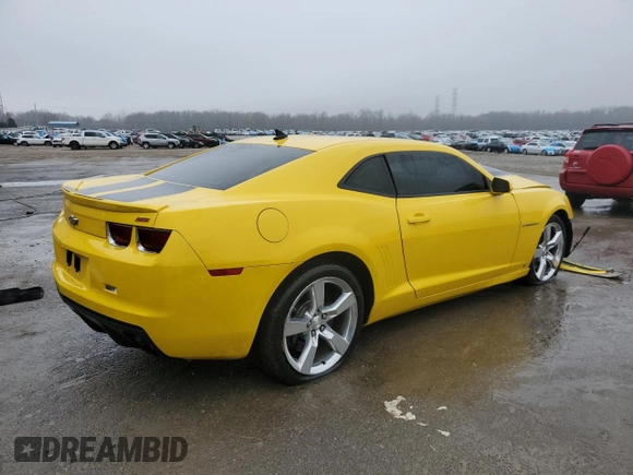 2010 Chevrolet Camaro 2SS z VIN 2G1FT1EW0A9111149, wystawiony jako Copart lot #43988415 z przebiegiem 73 678 mil mil oraz Szkody całkowita. Historia ofert i sprzedaży dostępna na DreamBid. Obrazek 3.