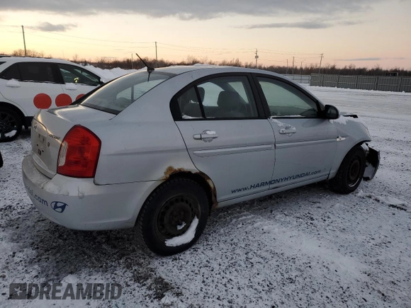 2007 Hyundai Accent GL z VIN KMHCN45CX7U127037, wystawiony jako Copart lot #86041984 z przebiegiem 212 828 mil mil oraz Szkoda całkowita • Salvage title. Historia ofert i sprzedaży dostępna na DreamBid. Obrazek 3.
