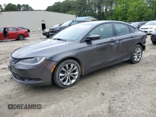 2015 Chrysler 200 S z VIN 1C3CCCBB5FN722116, wystawiony jako Copart lot #57477485 z przebiegiem 139 785 mil mil oraz Szkoda całkowita • Salvage title. Historia ofert i sprzedaży dostępna na DreamBid. Obrazek 1.