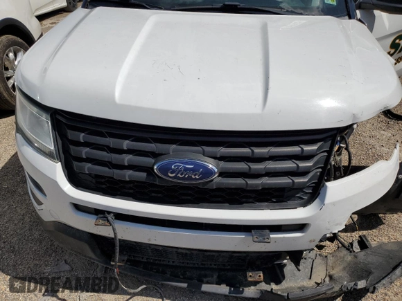 2017 Ford Police Interceptor Utility z VIN 1FM5K8ARXHGB83143, wystawiony jako Copart lot #61688935 z przebiegiem Nie podano mil oraz Szkoda całkowita • Salvage title. Historia ofert i sprzedaży dostępna na DreamBid. Obrazek 12.