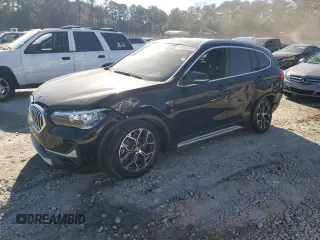 2022 BMW X1 sDrive28i with VIN WBXJG7C03N5V16273, listed as a Copart auction lot 83842324 with 19,303 mi miles and Salvage Title. Bid and sale history available at carsss.com. Image 1.