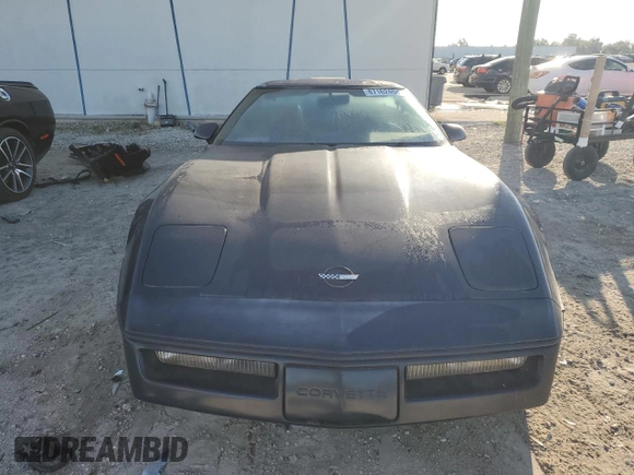 1988 Chevrolet Corvette z VIN 1G1YY2183J5110937, wystawiony jako Copart lot #87162404 z przebiegiem 57 939 mil mil oraz Czysty tytuł • Clean title. Historia ofert i sprzedaży dostępna na DreamBid. Obrazek 5.