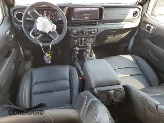 2024 Jeep Wrangler Sahara z VIN 1C4PJXEG2RW263319, wystawiony jako Copart lot #55074775 z przebiegiem 10 867 mil mil oraz Szkoda całkowita • Salvage title. Historia ofert i sprzedaży dostępna na DreamBid. Obrazek 8.