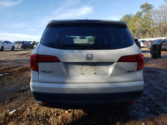 2017 Honda Pilot EX with VIN 5FNYF6H35HB105276, listed as a Copart auction lot 42633045 with 178,038 mi miles and Salvage Title. Bid and sale history available at DreamBid. Image 6.