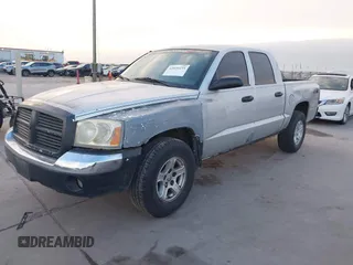 2005 Dodge Dakota SLT z VIN 1D7HW48N35S310086, wystawiony jako IAAI lot #42020235 z przebiegiem 267 357 mil mil oraz . Historia ofert i sprzedaży dostępna na DreamBid. Obrazek 2.