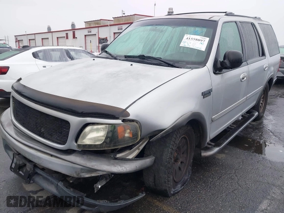 2000 Ford Expedition XLT with VIN 1FMRU1560YLC21781, listed as a IAAI auction lot 41558097 with 218,477 mi miles. Bid and sale history available at carsss.com. Image 6.