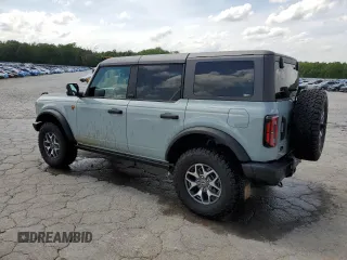 2023 Ford Bronco z VIN 1FMEE5DP8PLB29801, wystawiony jako Copart lot #55086715 z przebiegiem 14 826 mil mil oraz Szkoda całkowita • Salvage title. Historia ofert i sprzedaży dostępna na DreamBid. Obrazek 2.